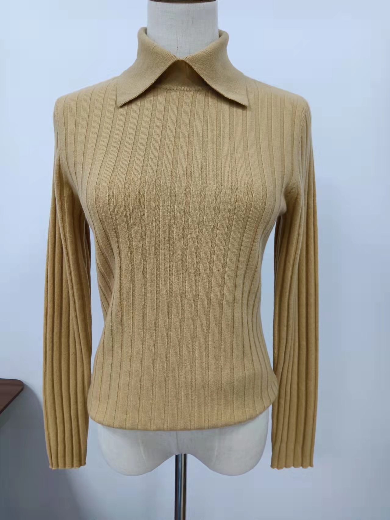 100%WOOL RIB SWEATER