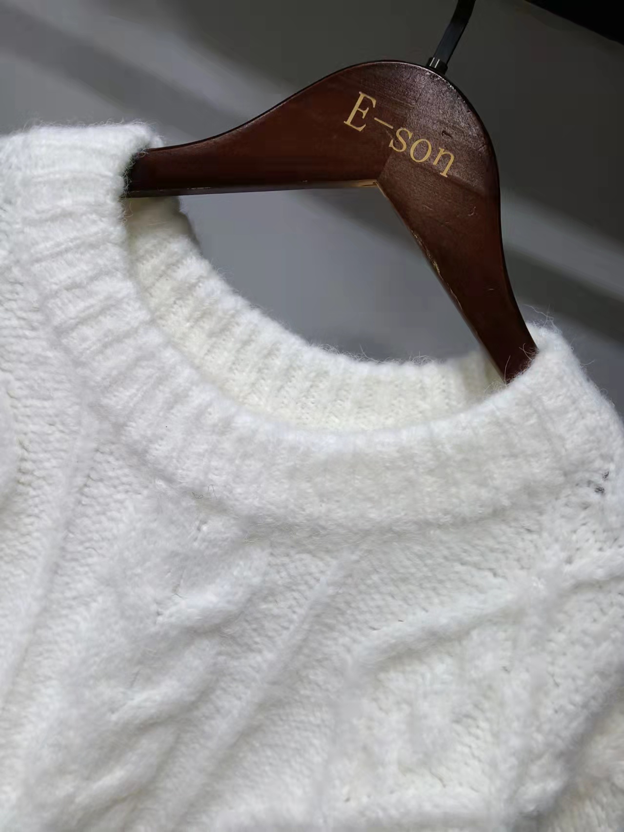 White cable heavy pullover White cable heavy pullover