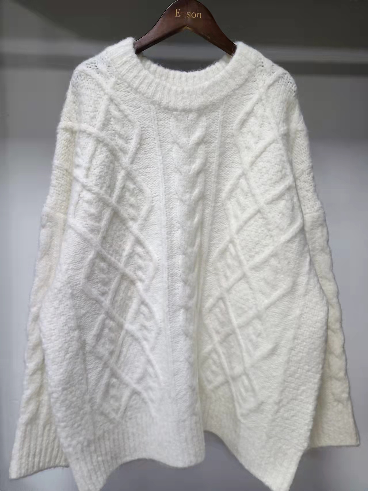 White cable heavy pullover